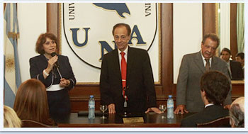 El Dr. Jorge Horacio Alterini fue investido como Doctor Honoris Causa de la UNA